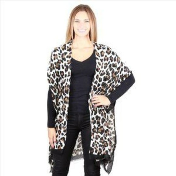 DIVAS LiMiTED Tops - Cheetah Print Kimono